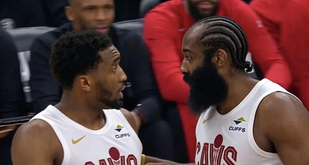 今天骑士的庆功宴，施罗德没有动筷之前，谁也不准落座！这场天王山大战，如果没有施