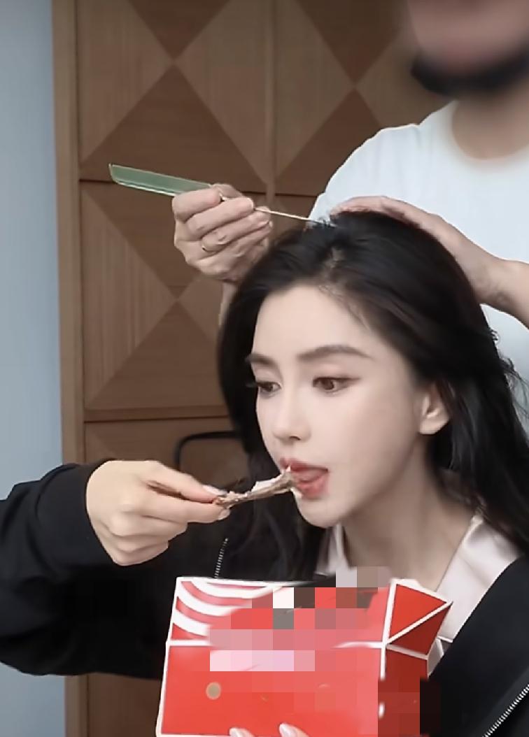 Angelababy，是真豁的出去啊8月20日晚上，Angelabab