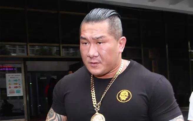 馆长看来还是不太了解大陆，我们从来没有把台湾人当敌人，甚至连台独分子也愿意给机会