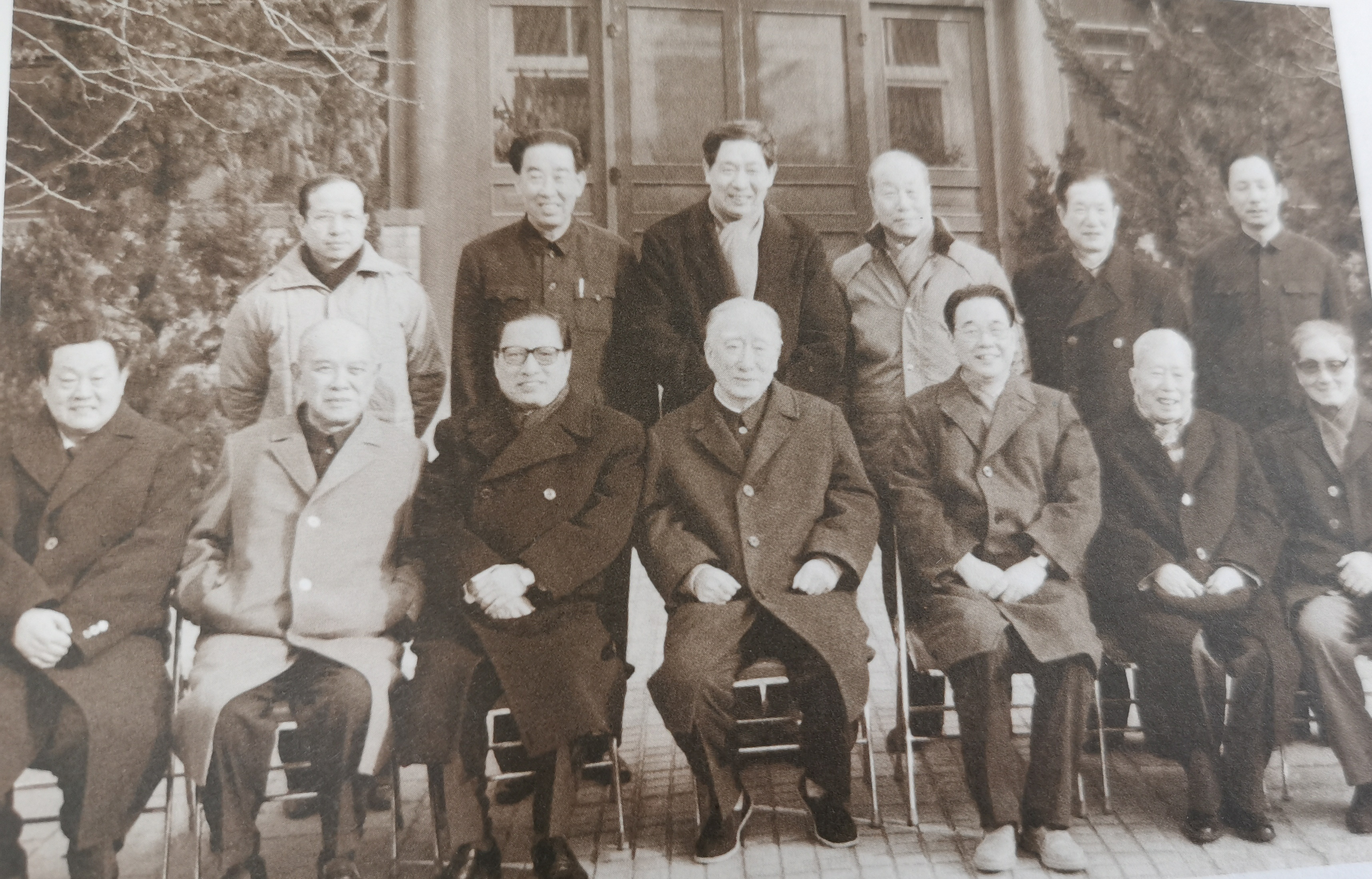 前排左二是姚依林，左三是乔石，右一是宋平，右三是李鹏，他们都当过常委，是正国级领