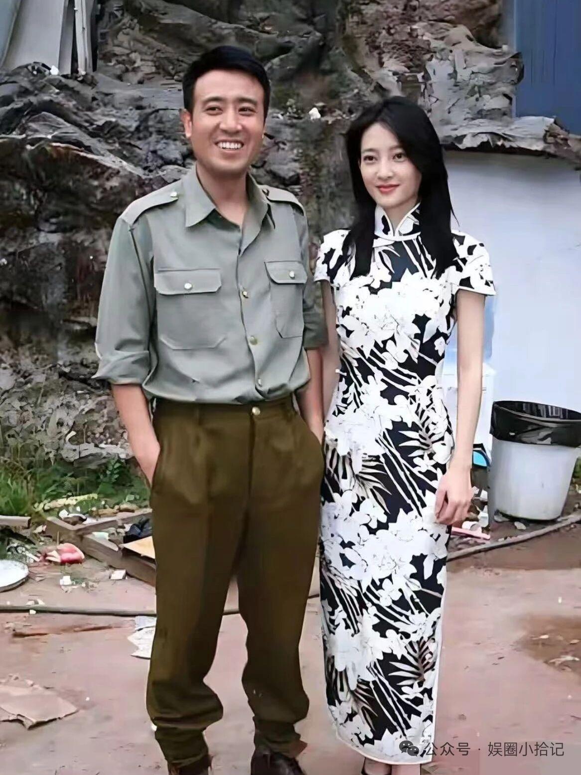 片场同框照片里，于和伟沉稳大方，搭档气质温婉。一顿饭买单的小故事，让大家看见成年