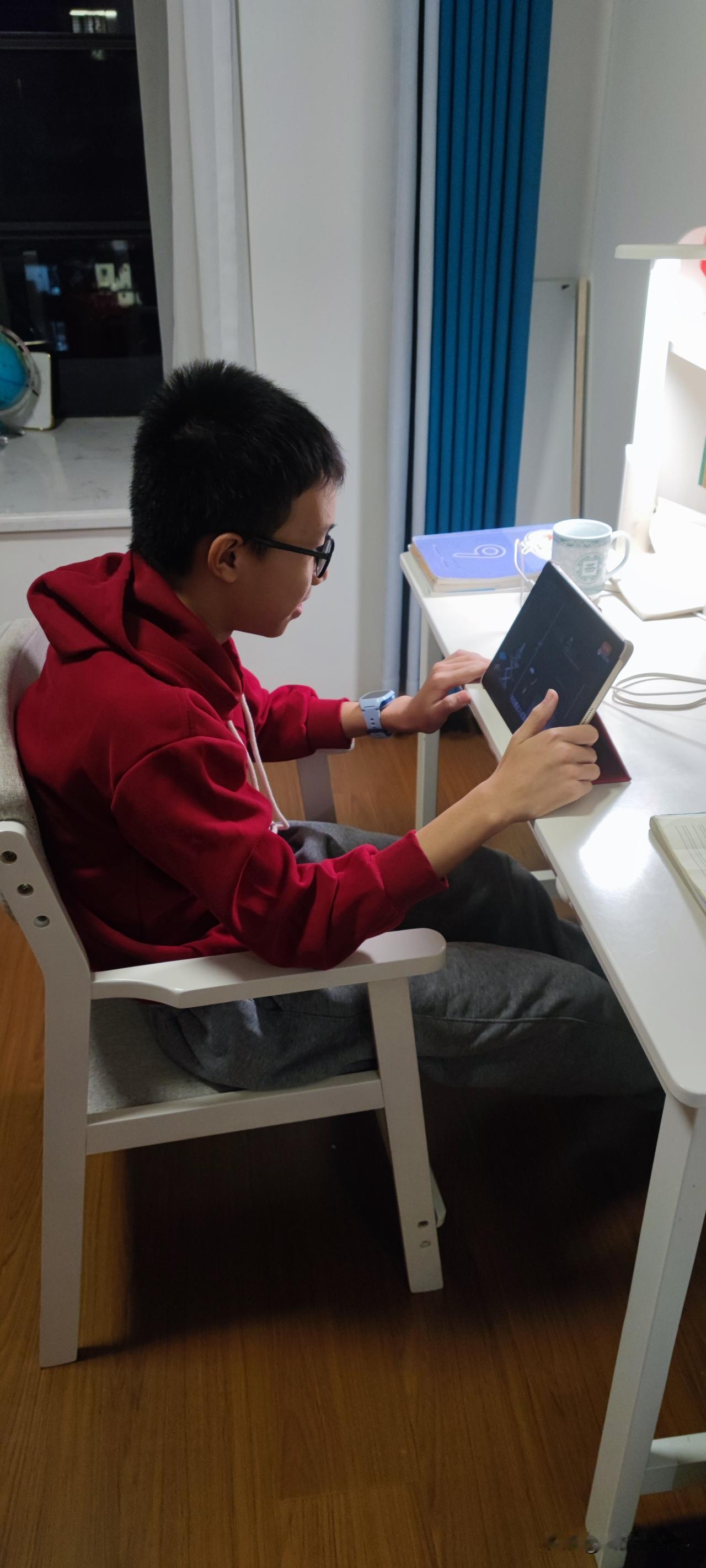 儿子九年级期中考试成绩:语文:76(120)数学:65(120)英语:48