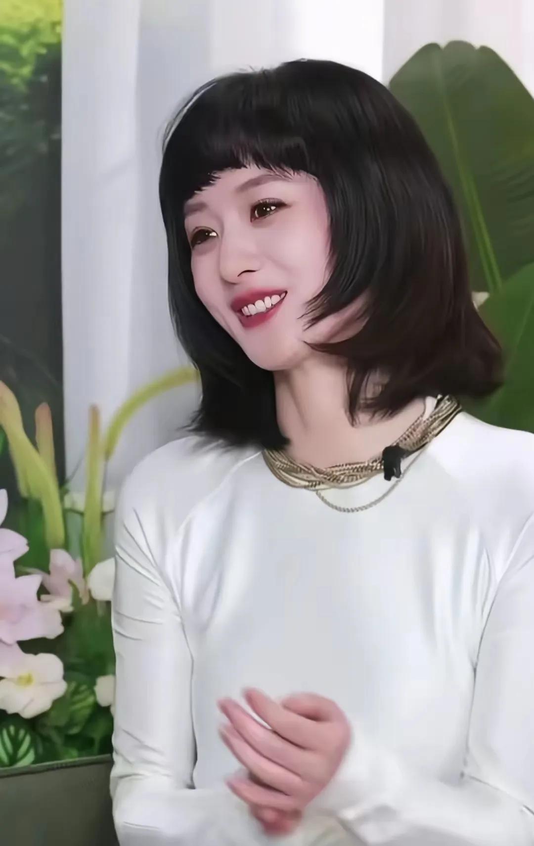 赵丽颖这青春的模样，冯绍峰看到了，真的会后悔万分吧。在和赵丽颖谈恋爱时，冯绍峰