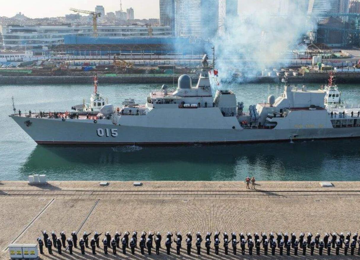 越南这个时候派军舰通航台海海峡太不地道了12月初，海岛媒体对外炒作说，越南海军