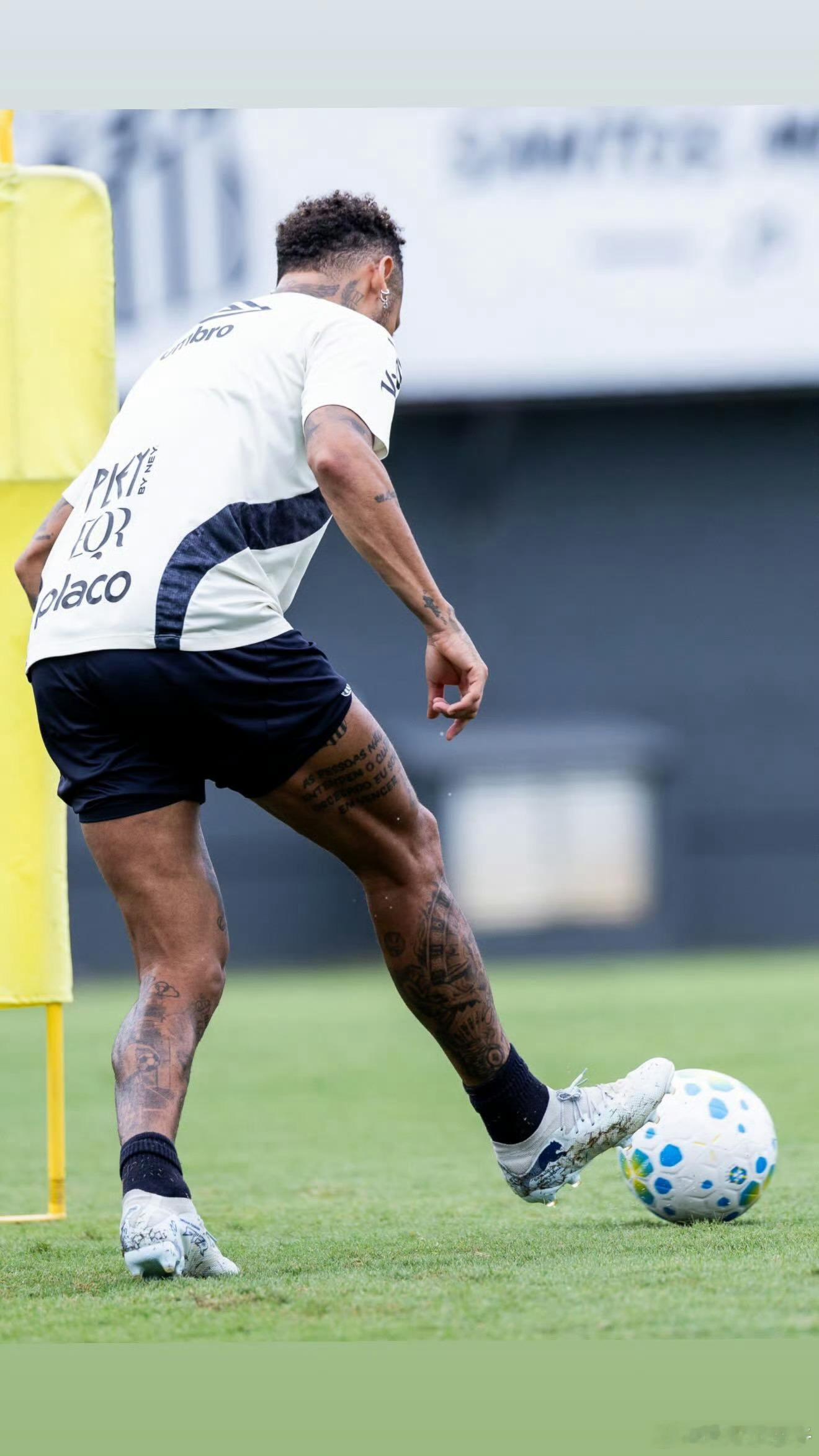 内马尔内马尔内马想什么呢？好好训练呗！