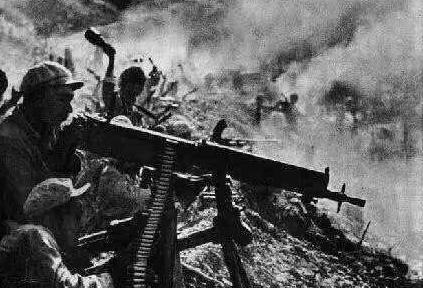 1955年，授衔仪式结束后，曾泽生流着泪说道：“感谢彭老总，是他让我赢得了中将的