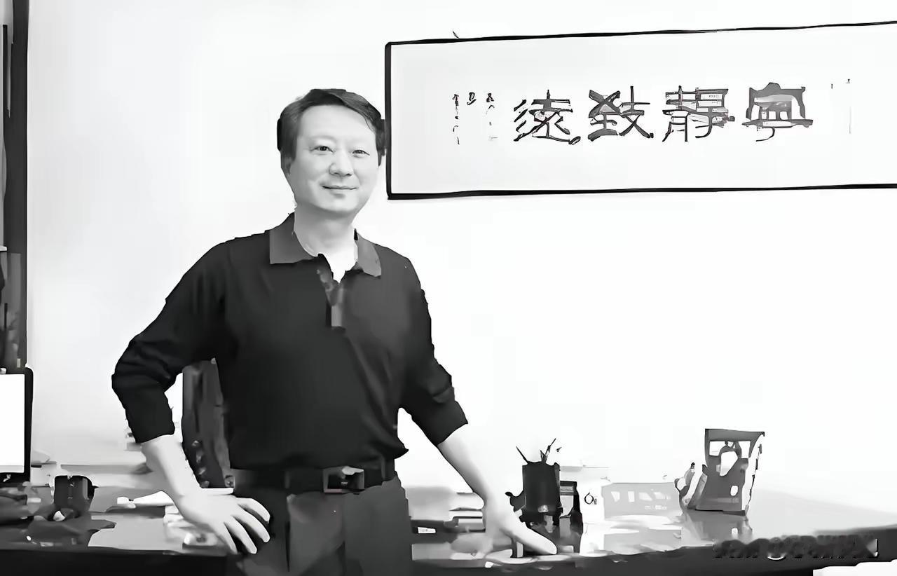 卫春晓，男，生前为河南省国基律师事务所副主任律师，登封市公安局原局长任长霞的丈夫