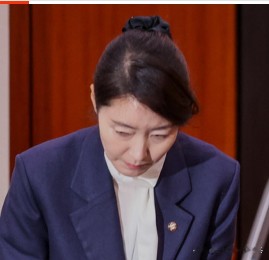 韩国执政的共同民主党最近陷入贪腐漩涡，院内代表金炳基和女议员姜善宇先后被举报涉贪