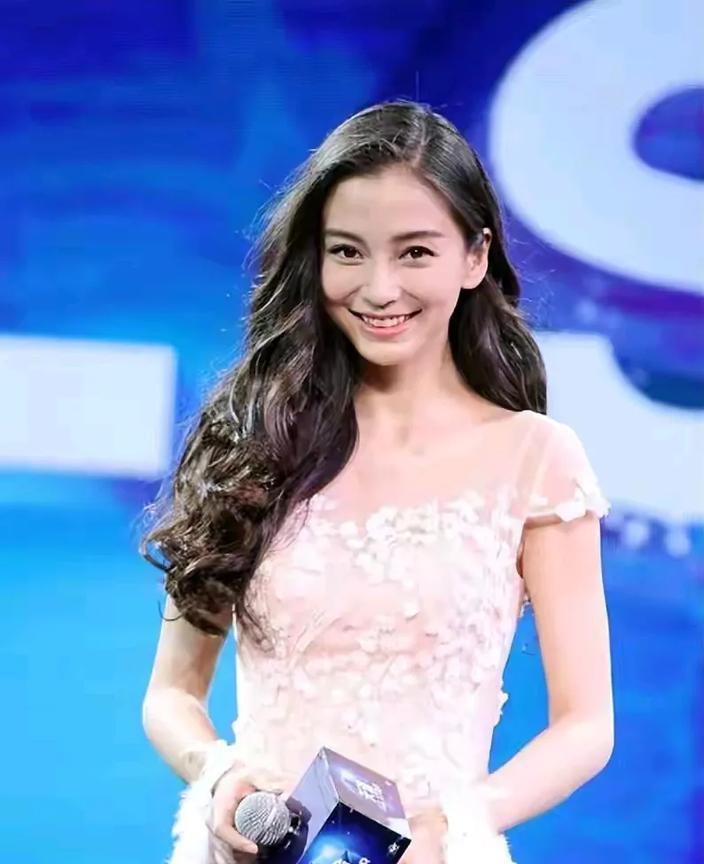 基因好的孩子是真俊呀小海绵长大了也是妥妥的帅哥一枚呀毕竟爸妈颜值摆在那里了