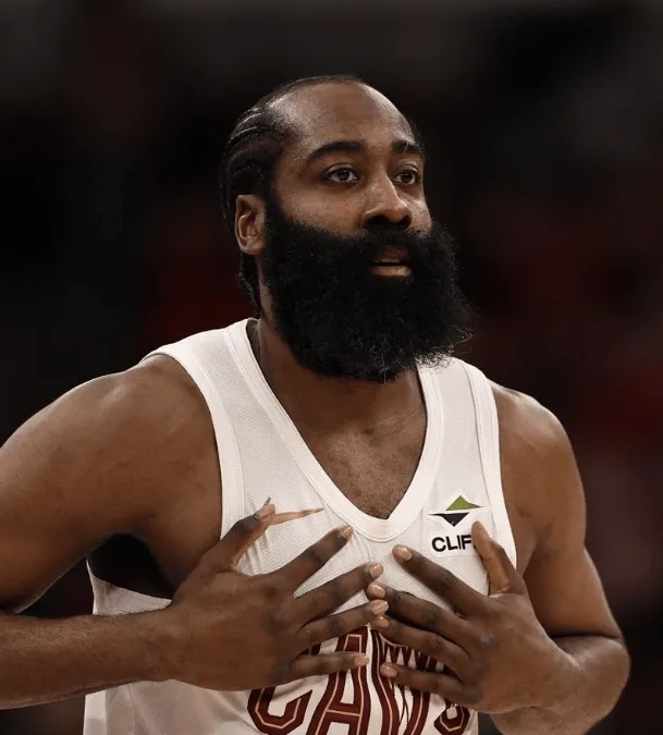 报道称：“一位联盟消息人士表示，哈登拥有下赛季4200万美元的球员选项，他很可能