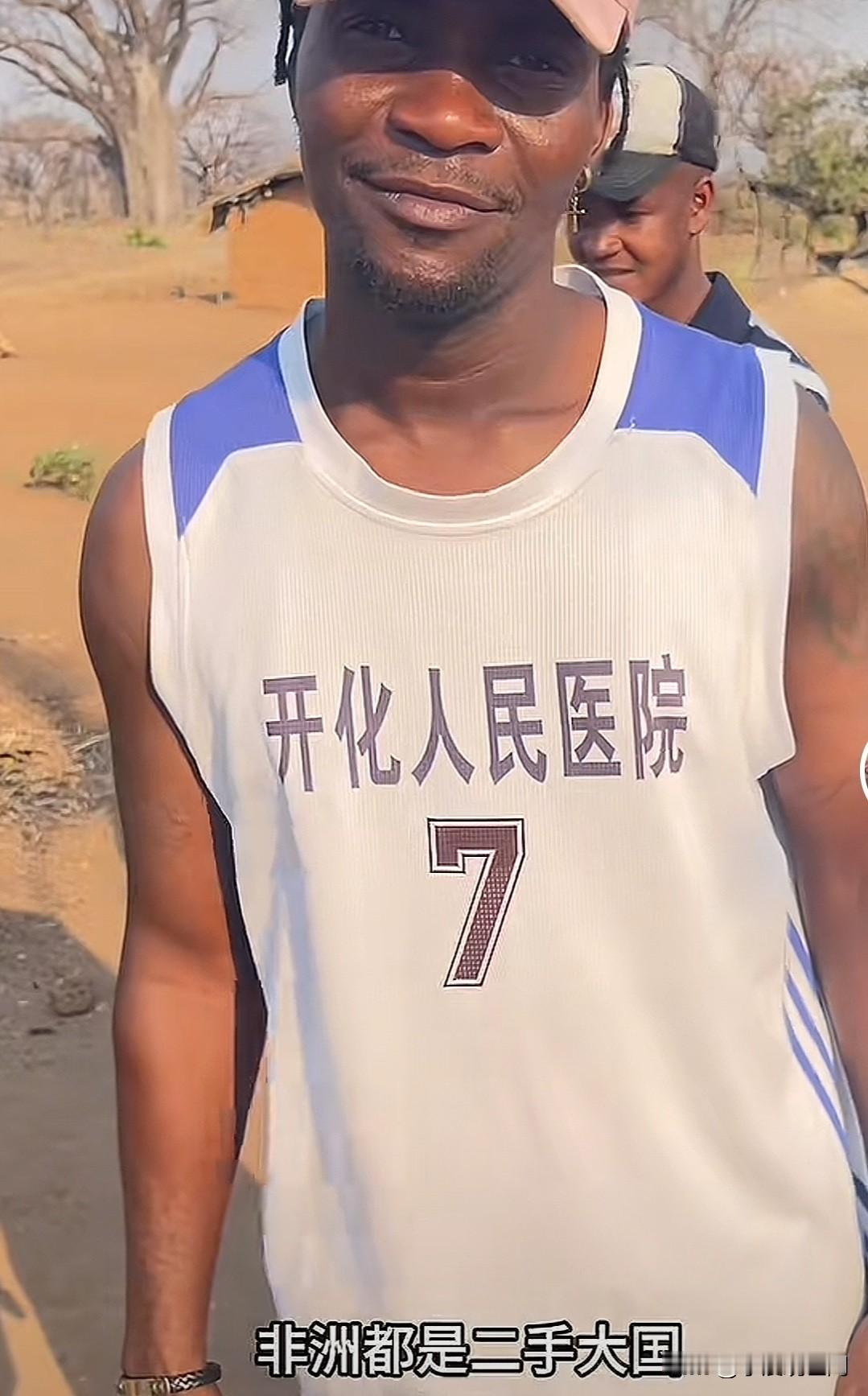￼带汉字的旧衣服如何漂洋过海到非洲？我们日常捐赠的旧衣服原来都到了二手衣服回收