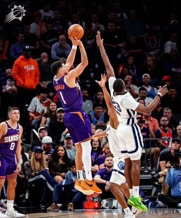 四连败！太阳113：114惜败灰熊，看看球员数据，谁尽力了？！1、布克，32