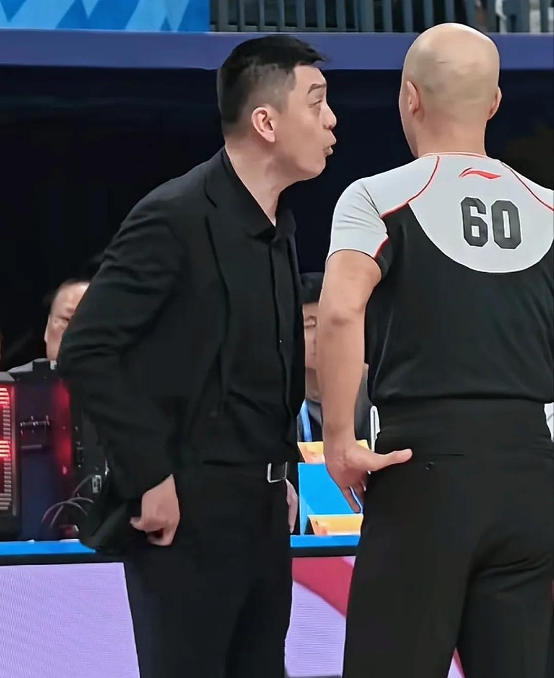 CBA最会作妖最会表演的教练非他莫属，不错，此人就是杨鸣，他有三点是其他教练比不