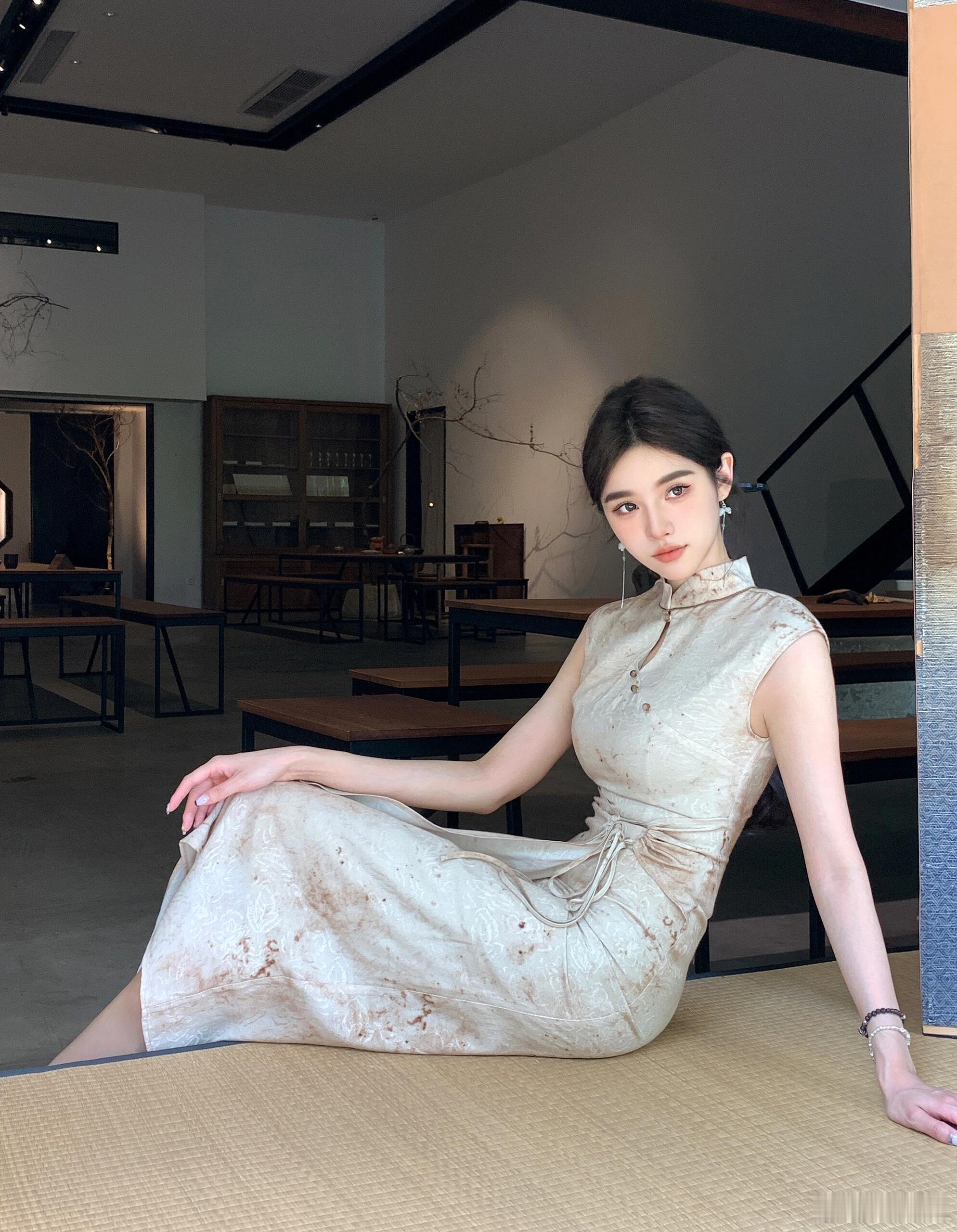 旗袍，更能展现出东方女人的气质​​​