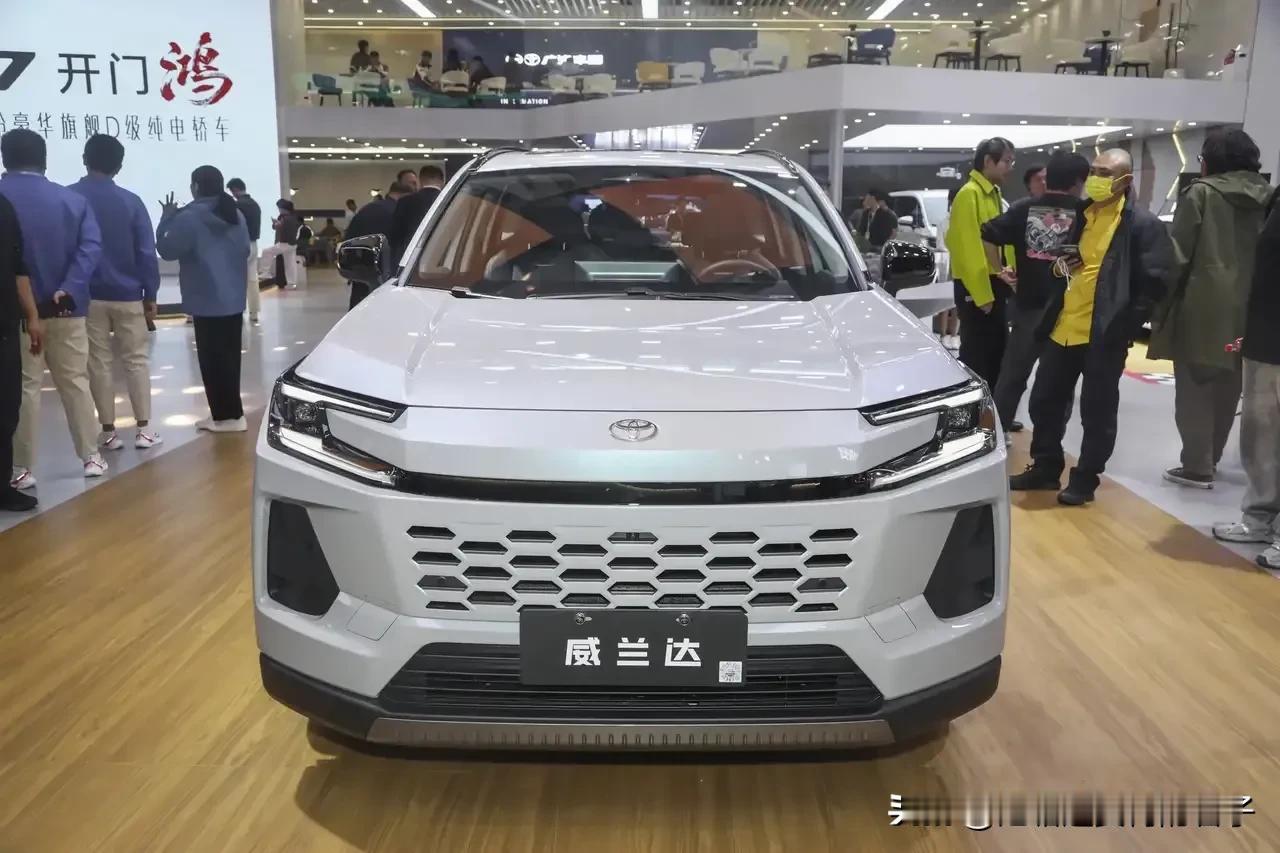 丰田威兰达Air版上市，这诱惑有点大啊。它定价13.78万起，像2.0L汽油两驱