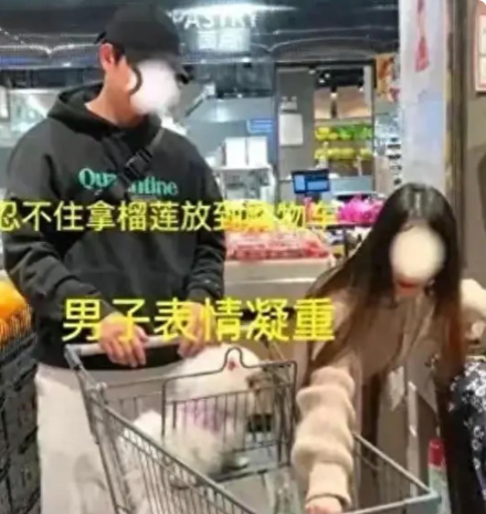 湖南有个小伙跟相亲对象逛超市，女孩指着榴莲说“想吃这个”，小伙顺口应了句“我请客
