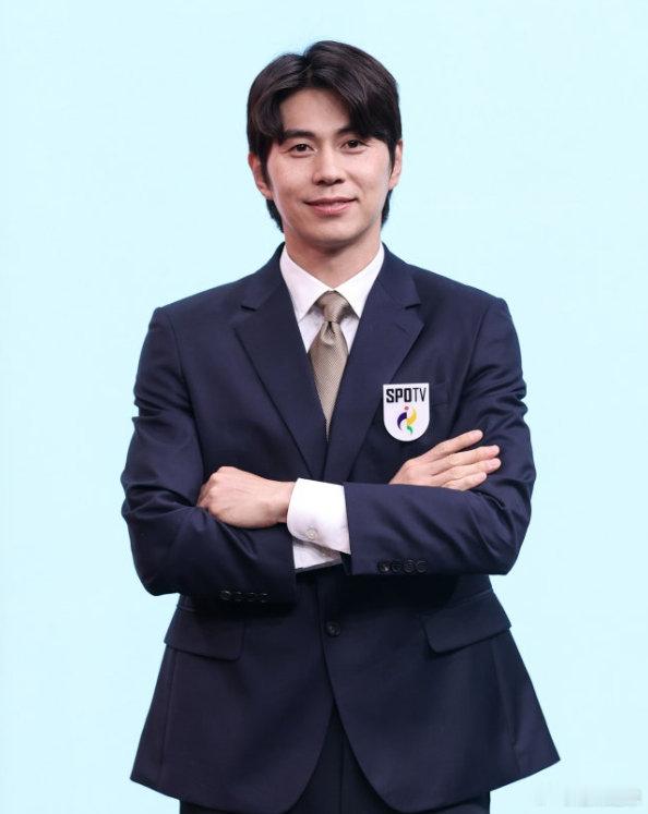 在韩国电视台担任名古屋亚运会足球解说的是昔日的“花样美男”林相协，对于韩国男足的前景，他是这样说的：