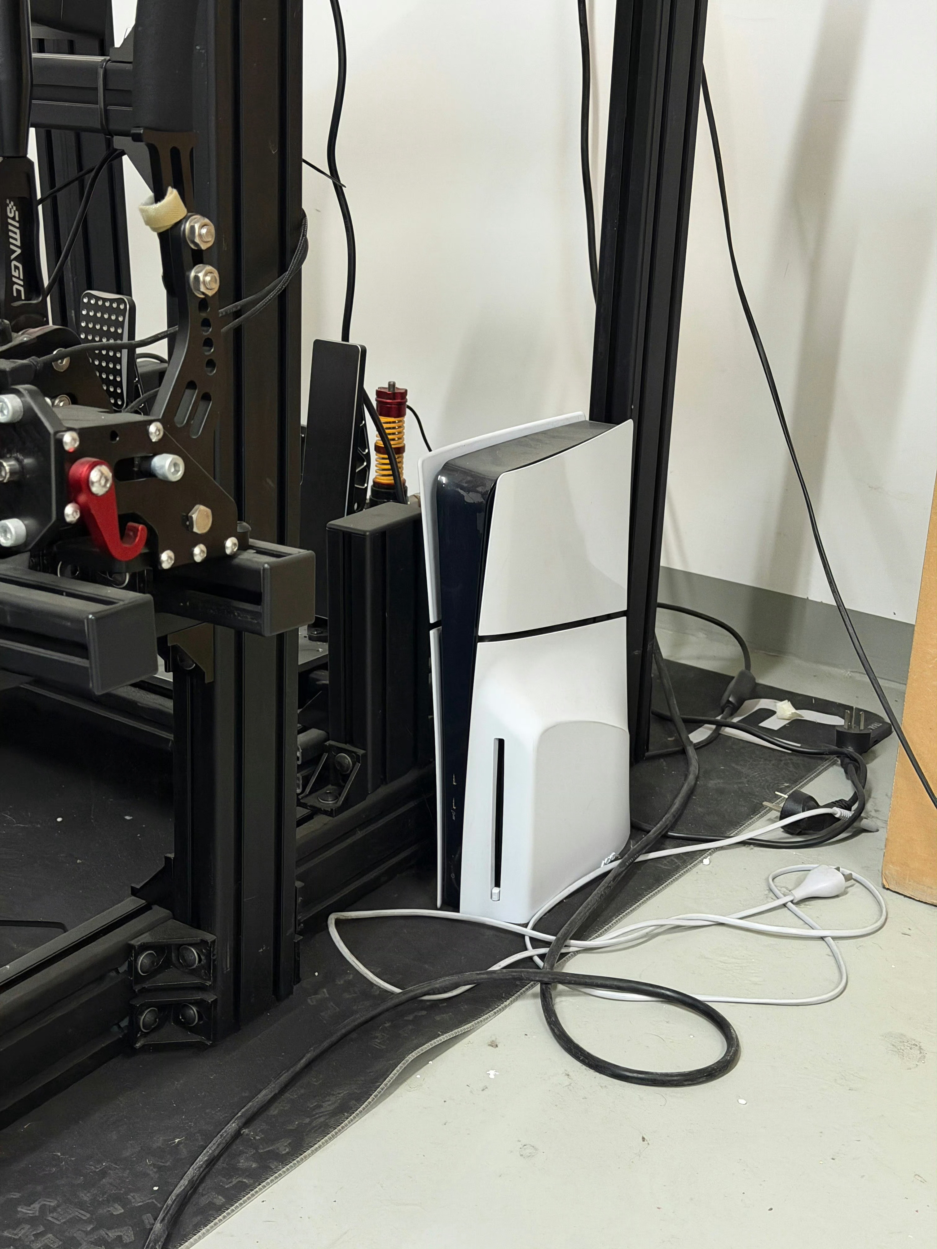 我看了下我的PS5当时买成3500、完了两年还涨价了！感觉又白赚几百