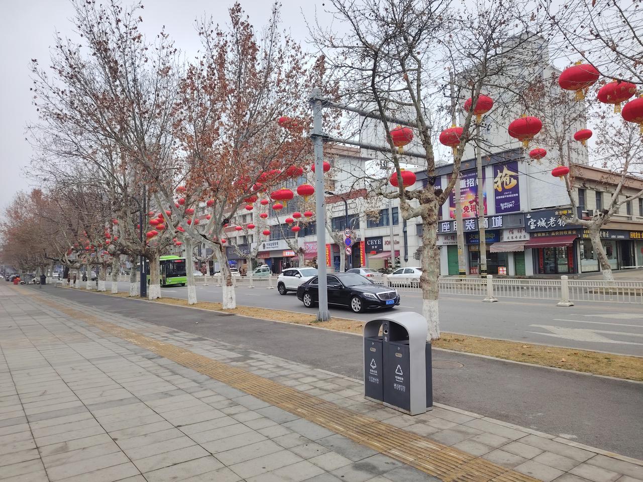 校长这个船头能否直面家长的投诉举报浪头有一所学校的校长，听闻家长投诉举报毕业班