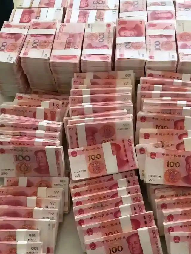 存250万被连环追问+硬推理财，普通储户的“安稳存款”咋就这么难？揣着250