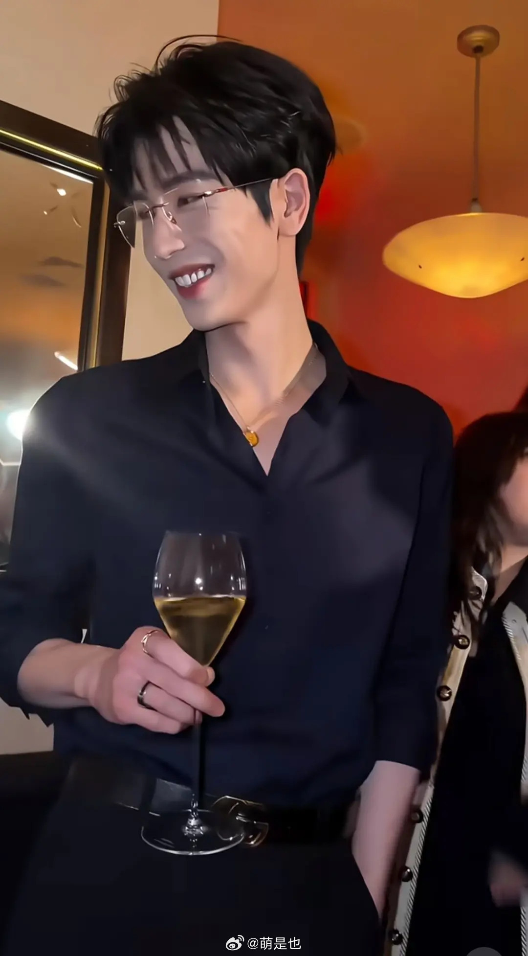 张凌赫去了时装周也扛不住。。​​​