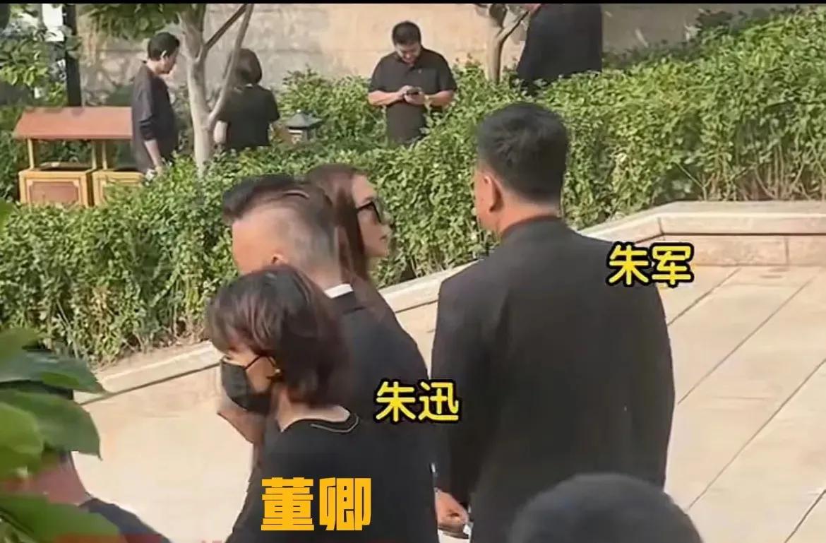董卿也去参加敬一丹的葬礼真的很让人意外，毕竟这些年她都不工作了，婚姻也很低调，那