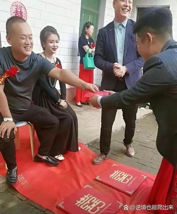 丈母娘这样的长相，估计新娘更加漂亮吧！