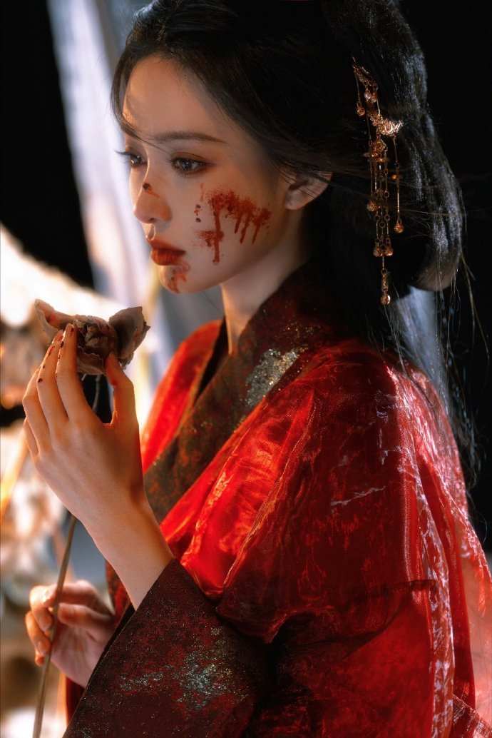 1.汪涵跟现任老婆杨乐乐的婚姻早就名存实亡，之所以不分开，也是因为他这边不好传出