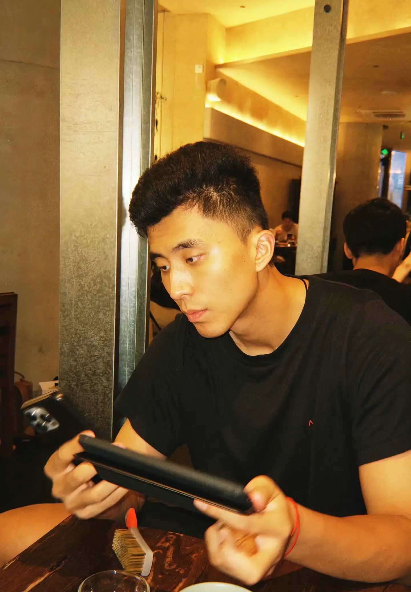 张景胤小太阳🌞张景胤更新dy，好久不见[墨镜]小太阳发光中​​​