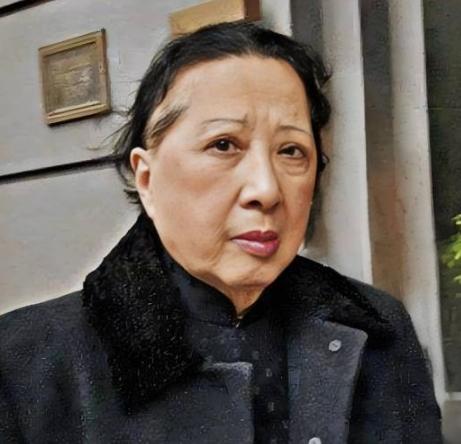 宋美龄去世之后，已经高龄的孔令仪做主把她生前居住过的房屋和使用过的一些器具拿出来