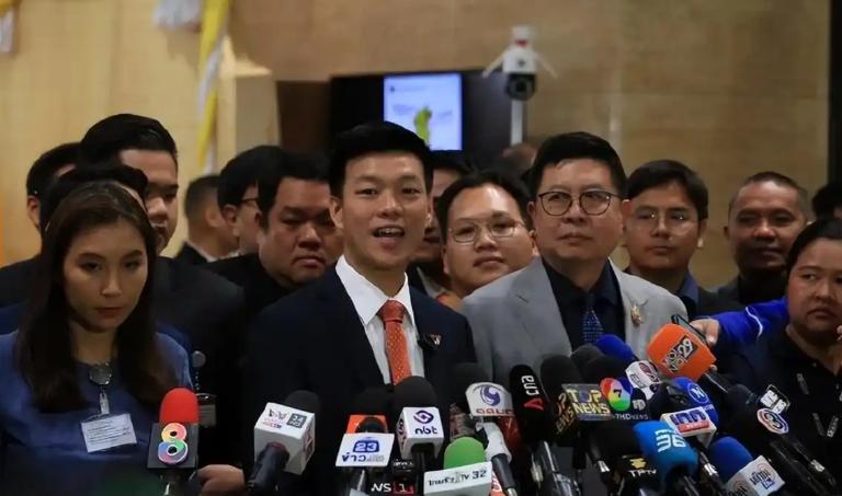 泰国大选的最新民调，炸了。一直被看好的为泰党（前党首佩通坦），直接被甩到了第