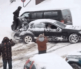 雪天路滑,看看人家是怎么做的.