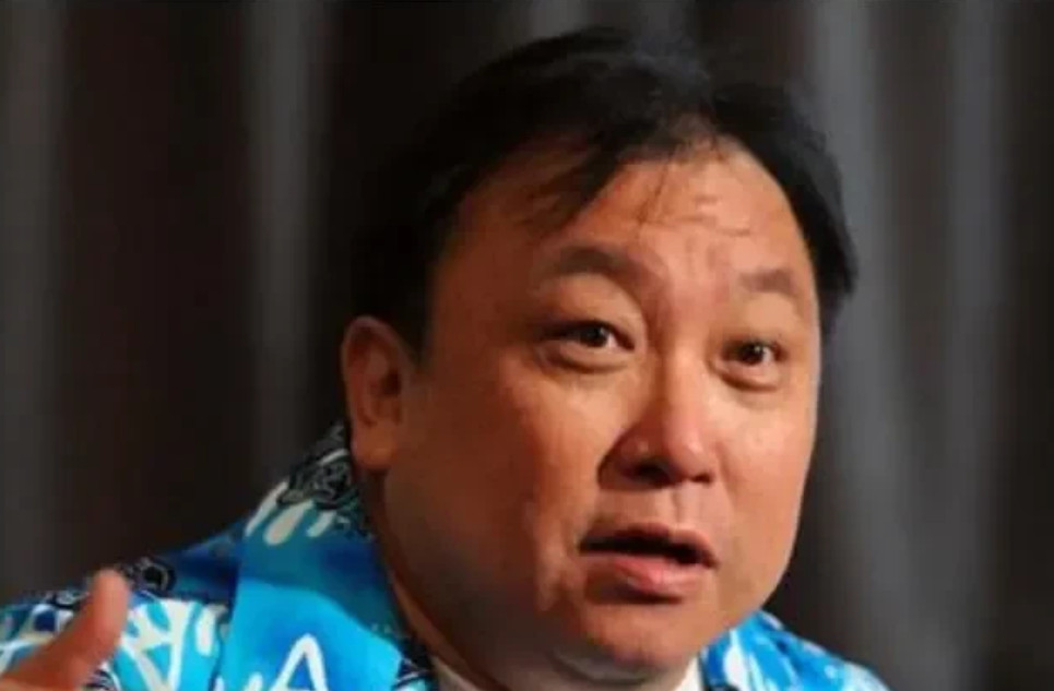王晶曾提到，当年成龙在世界范围内的影响力比李小龙更大，至于“能不能打过李小龙”