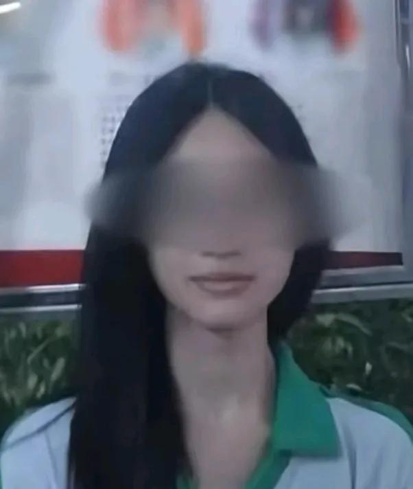 新京报发文已经证实琼海17岁女孩溺亡。花季少女离世让人痛心，有网友晒其朋友圈截图