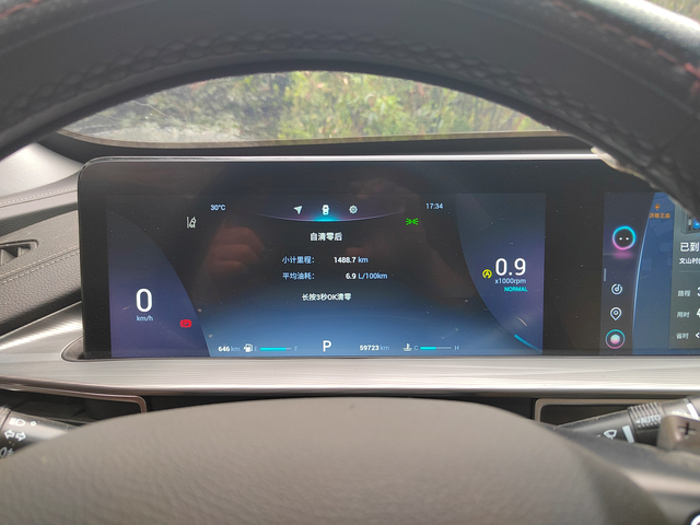 失望的奇瑞车主买奇瑞，后悔吗？非常后悔，电瓶用了两年多一点，坏了，左倒车镜