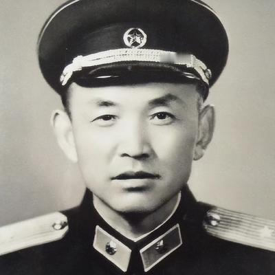 1951年，140师参谋长黎原因为打仗太厉害，资历却不够，军长为了提拔他，接连调