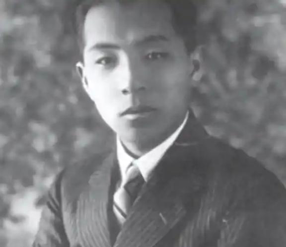 郭松龄反奉失败，主要是犯了两大错误。第一个致命失误：政治口号出尔反尔，导致核心