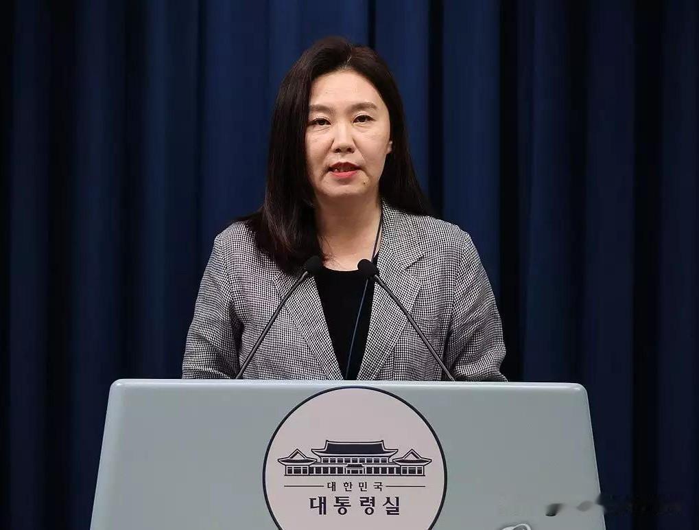 韩国民调全线大跌！李在明支持率快速下滑，青瓦台紧急出面表态两份权威民调数据出