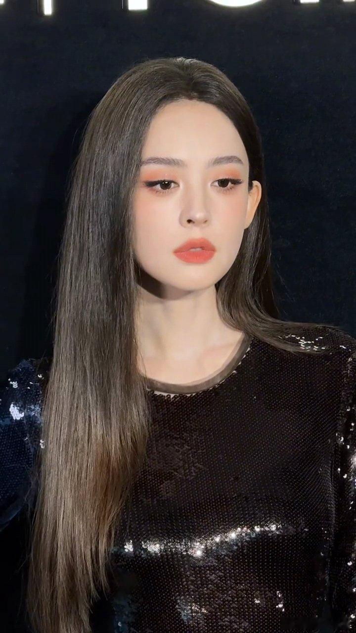 娜扎展示天姿中娜扎天姿展示中美成啥了！！！​​​