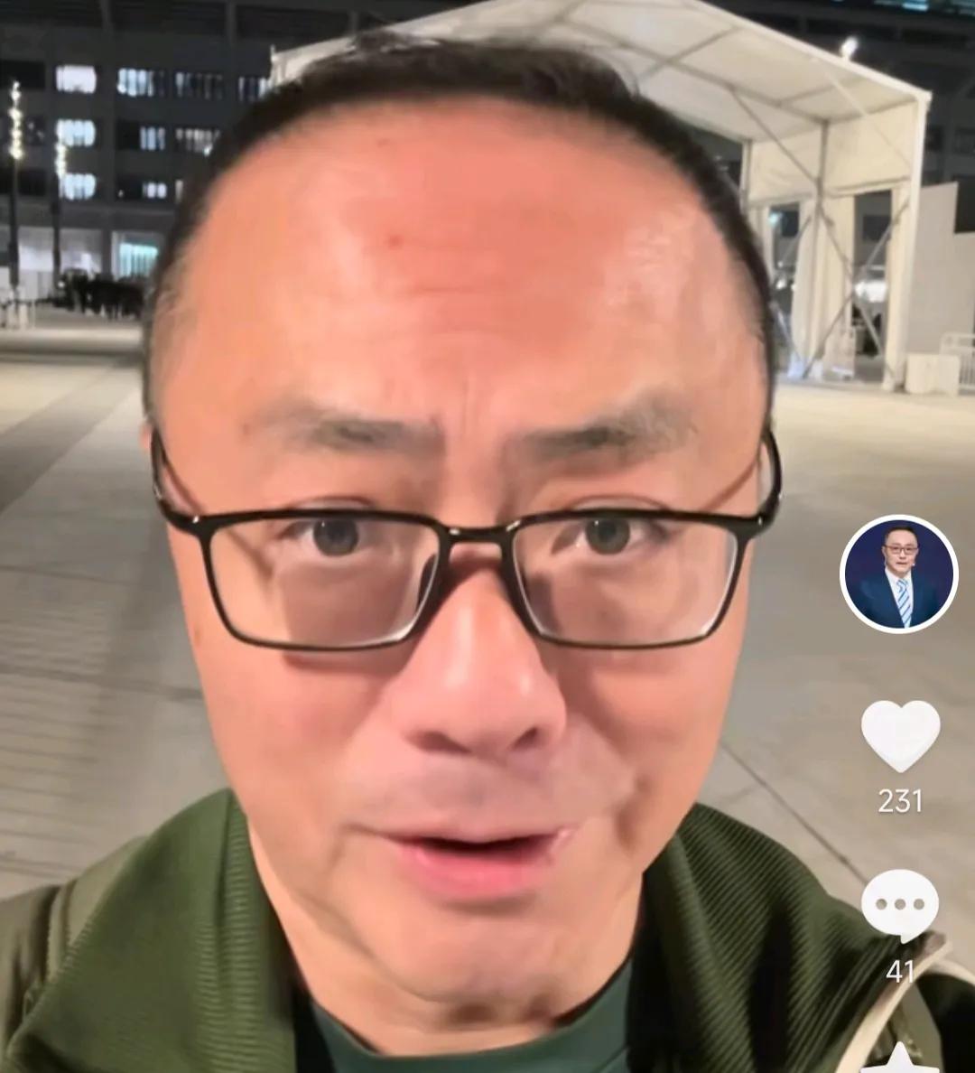 解说员魏翊东表示，他并不认同曹永竟拼抢的动作是红牌。在北京国安队主场对阵大连英
