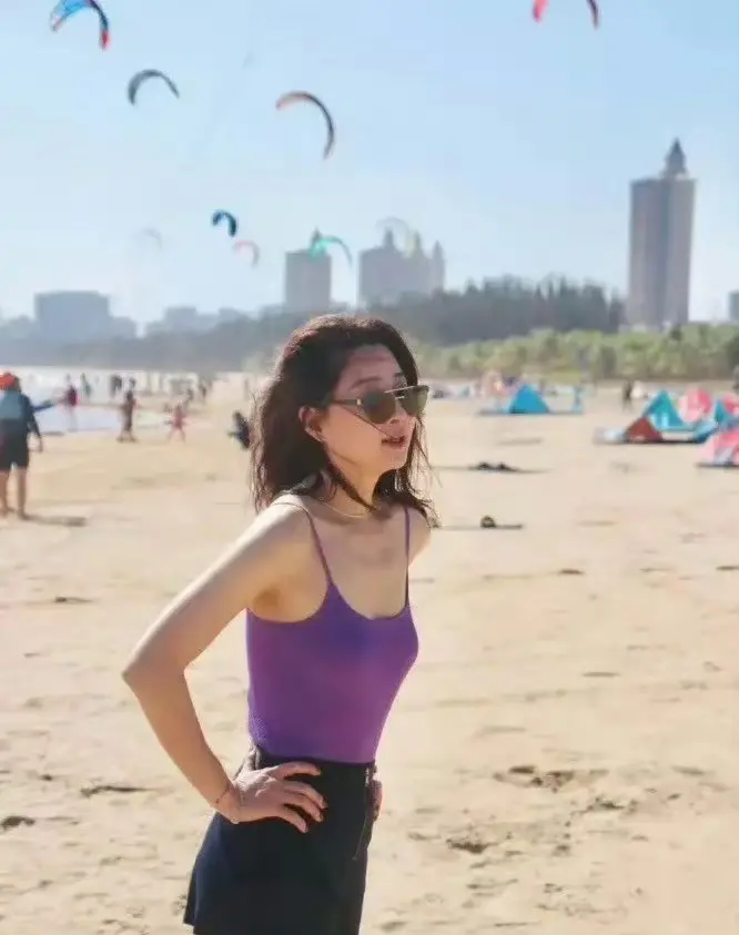 殷桃这状态太好了呀，都46岁了身材还这么紧致，比少女还漂亮