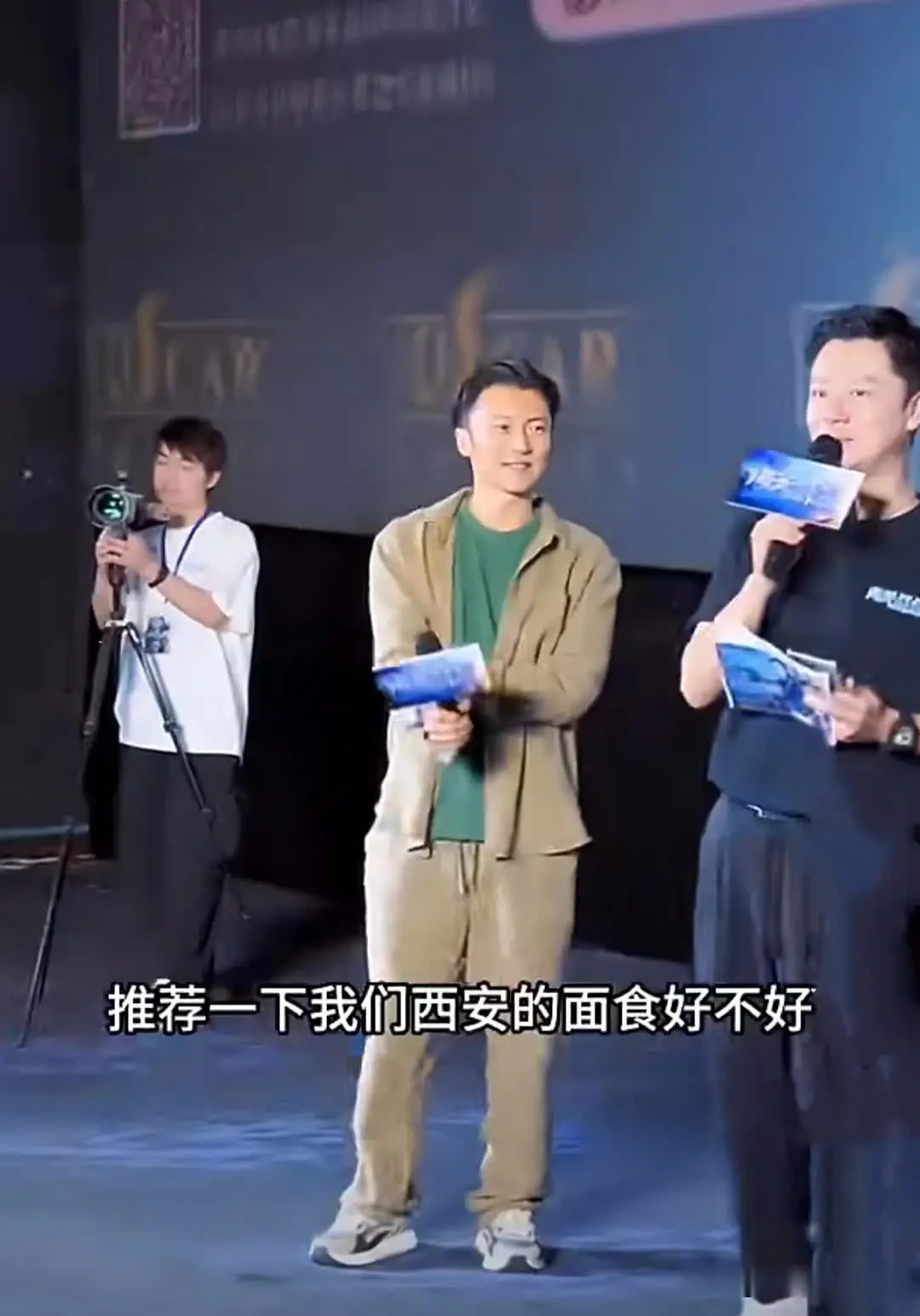 近日，日本游玩归来的谢霆锋现身西安活动现场，一身卡其色休闲服搭配深绿色圆领体恤衫