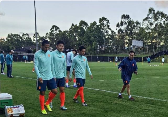 “独行快，众行远，中国足球缺的正是这股‘众劲儿’！”🔥邵佳一留洋德甲时被骂“水