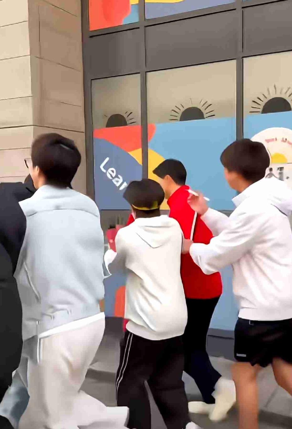 龙队和王楚钦关系是真好，关键时刻真舍得他这好弟弟。一招“调虎离山”，可把王