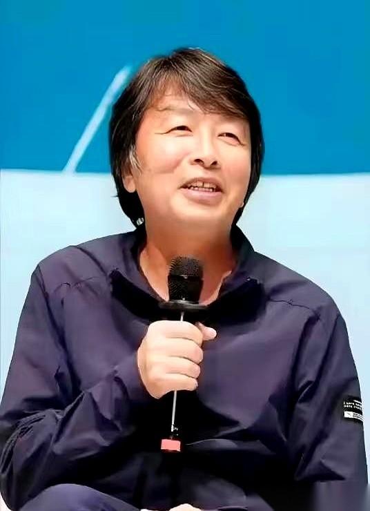 我见过最拧巴的人，就是钱在银行，人在病床。一辈子抠抠搜搜，舍不得吃穿，最后攒的