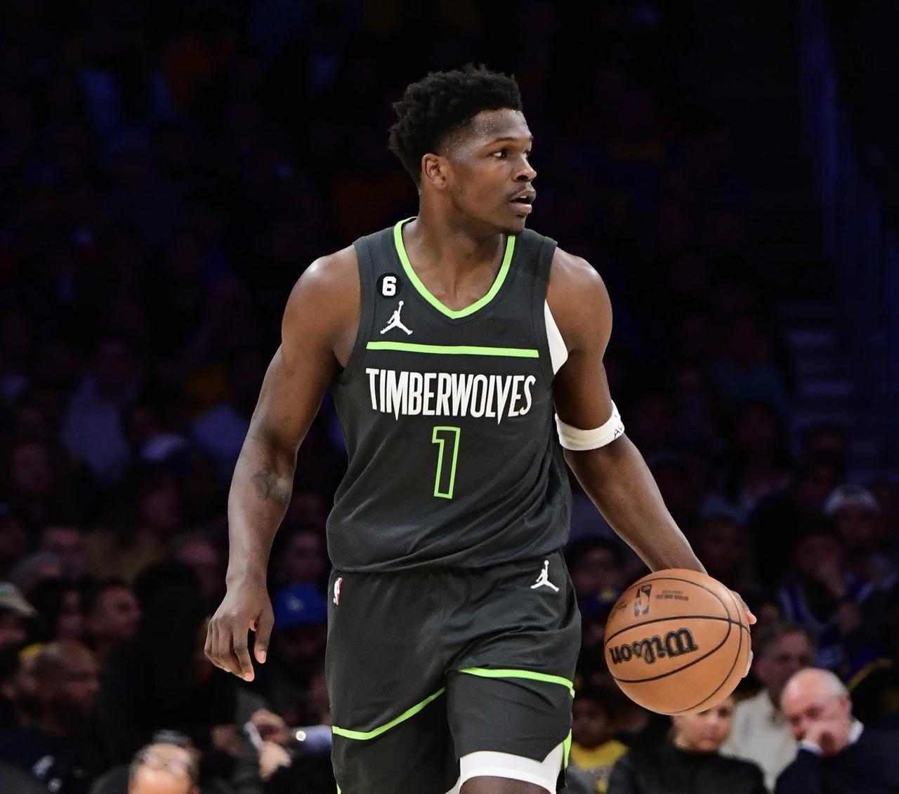 感觉nba又回到了分卫主导比赛！目前还在打东西决的球队，都是分卫为建队核心的