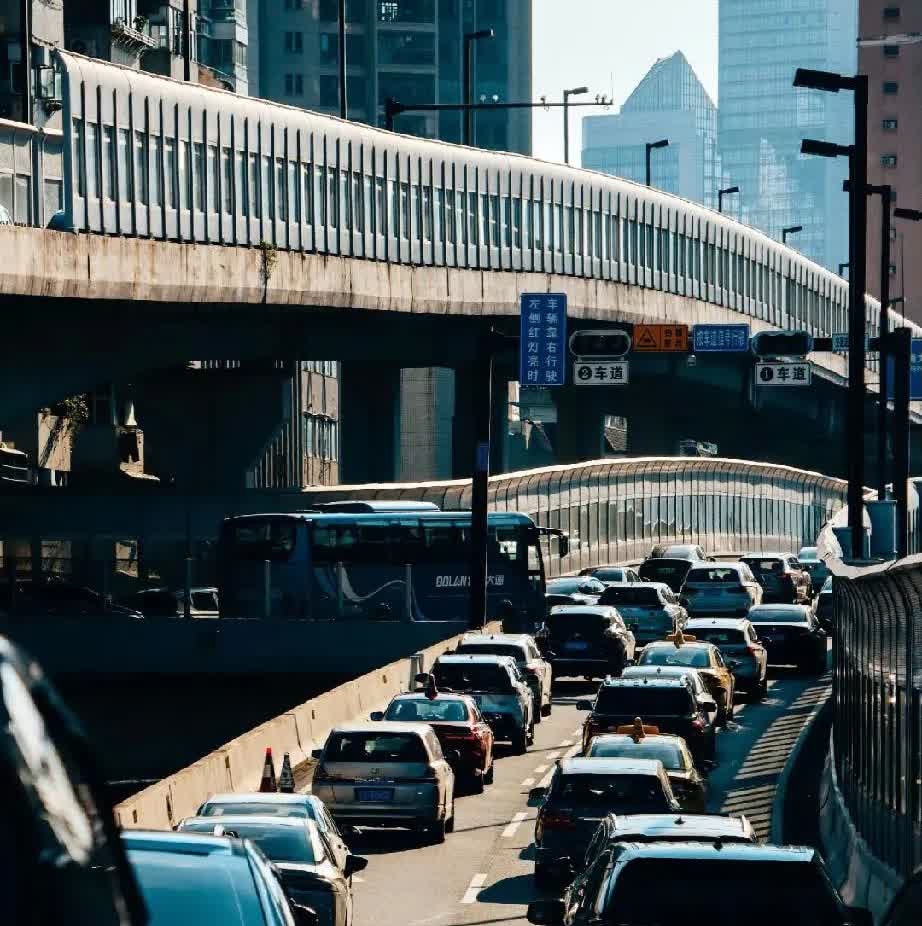 有没发现新手开车“八”不去一，倒车入库—不去二，窄路会车—不去
