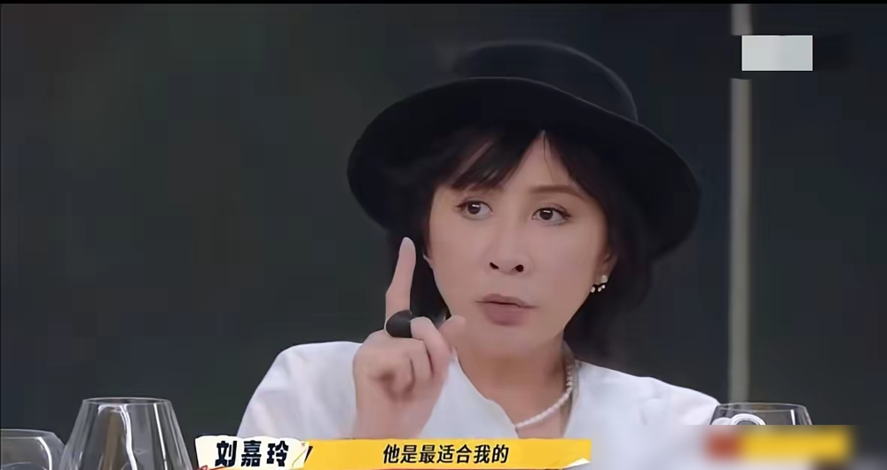 宁静问刘嘉玲，有没有一刻觉得梁朝伟没那么好，还有更喜欢的人。刘嘉玲眼皮都没眨：其实我有的，说没有是假