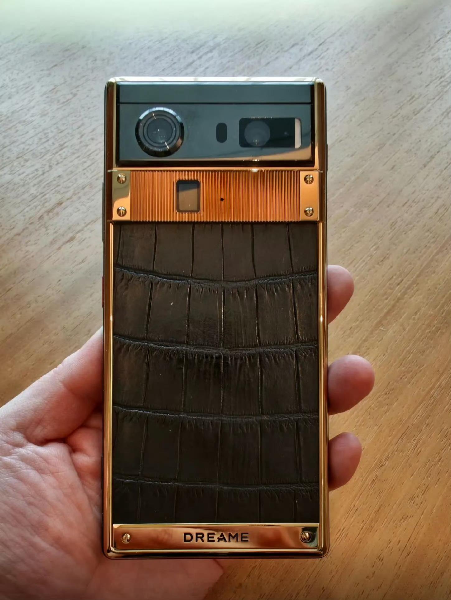 好家伙，这鳄鱼皮，看着就可中。这比8848还中！