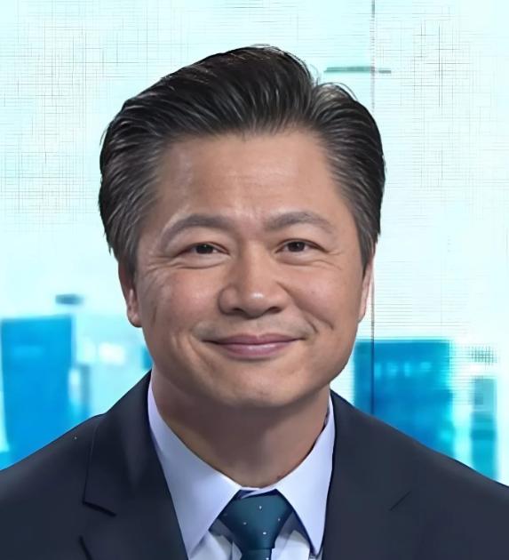 太赞了！寻根之后获认可！赖岳谦成大陆高校客座教授！赖岳谦接过聘书时很平